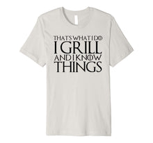 Ladda upp bild till gallerivisning, THAT'S WHAT I DO I GRILL AND I KNOW THINGS T-Shirt 305644