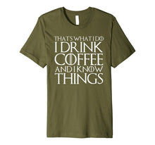 Ladda upp bild till gallerivisning, THAT'S WHAT I DO I DRINK COFFEE AND I KNOW THINGS T-Shirt 1086479