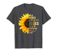 Ladda upp bild till gallerivisning, In a world full of Roses be a sunflower T-shirt 1078562
