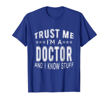 Ladda upp bild till gallerivisning, Funny shirts V-neck Tank top Hoodie sweatshirt usa uk au ca gifts for Trust Me - I'm A Doctor And I Know Stuff Funny T-Shirt Gift 425042