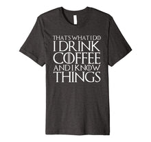 Ladda upp bild till gallerivisning, THAT'S WHAT I DO I DRINK COFFEE AND I KNOW THINGS T-Shirt 1086479
